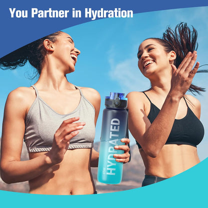 Ergonomische Sahara Sailor Trinkflasche – BPA-frei, Auslaufsicher und Motivierende Fitness-Zeitmarkierungen für Sport, Camping und Yoga (1L)